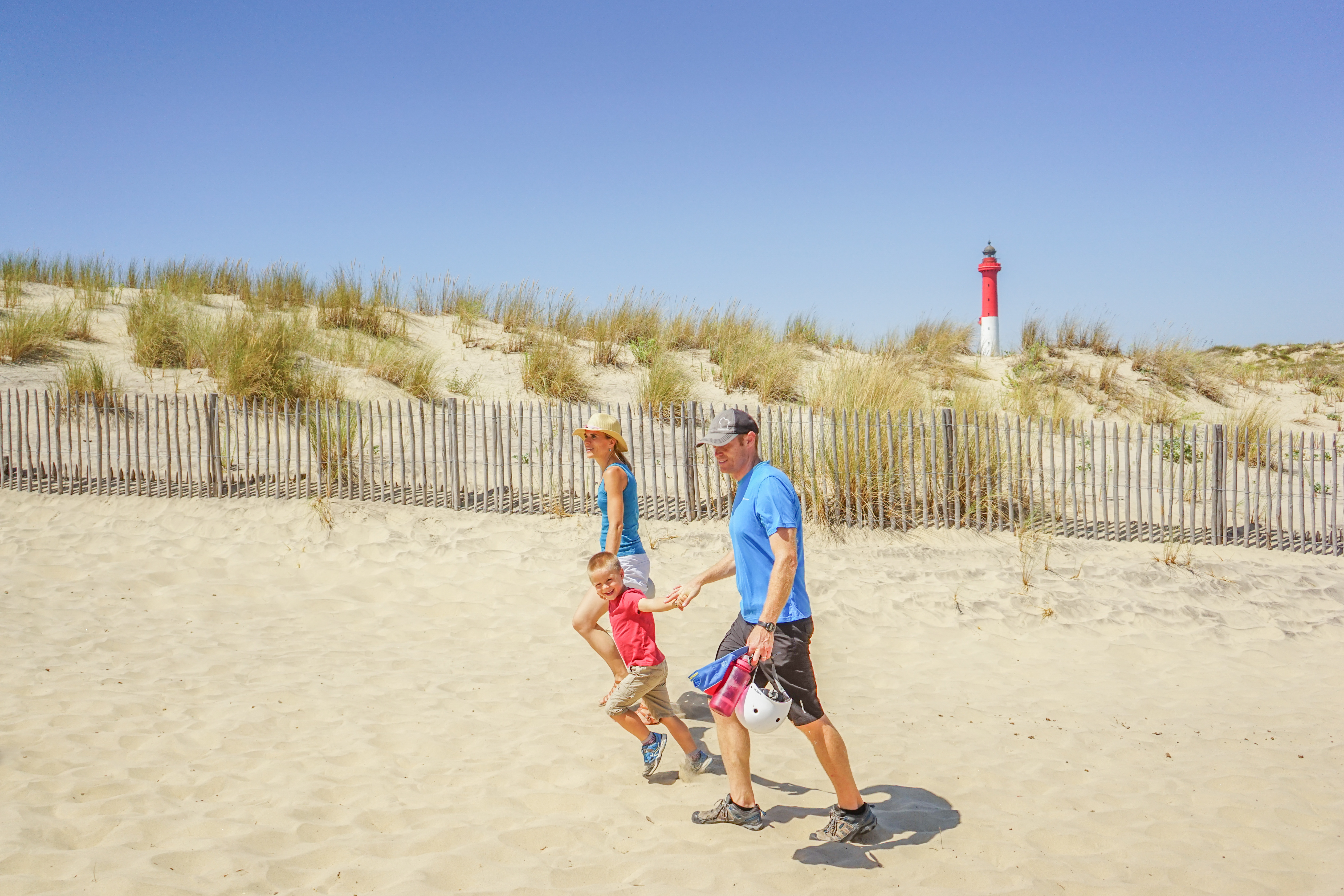 Famille sur la plage à Royan