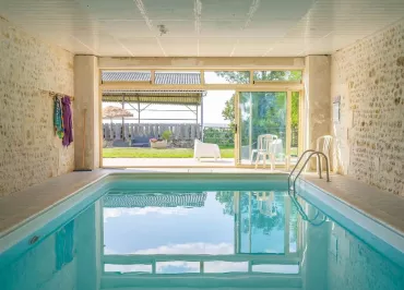 Piscine couverte et chauffée toute l'année