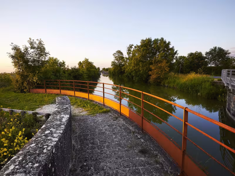 Canal de Marans à la Rochelle à vélo