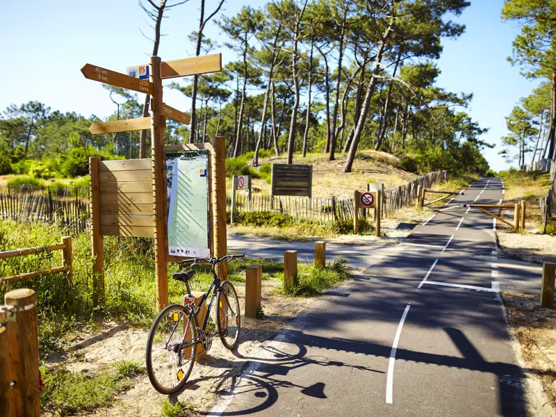 Panneau de signalétique sur la Vélodyssée - Forêt des Landes