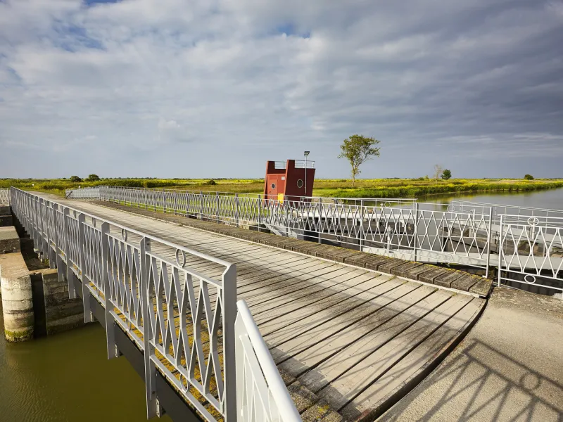 Pont en bois à St Michel en l'Herm