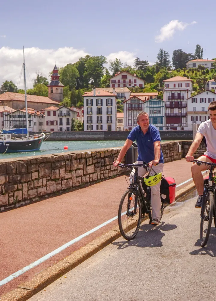2 itinérants à vélo à Saint Jean de Luz sur La Vélodyssée