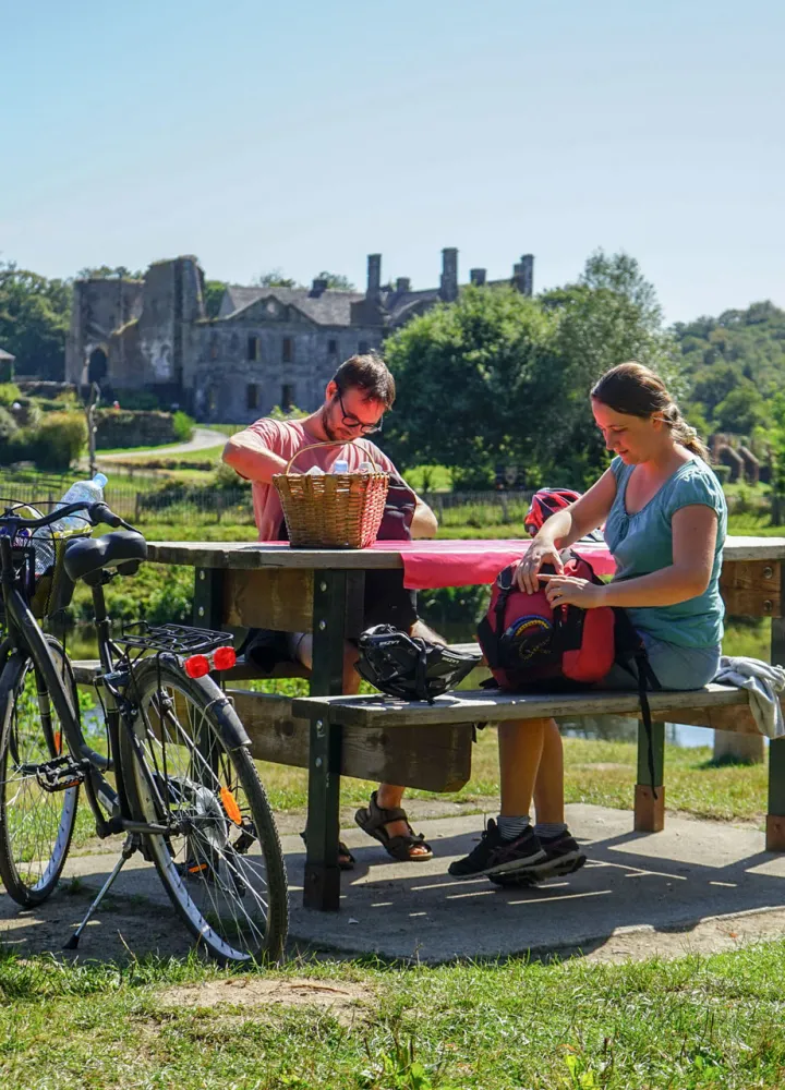 Pause pique-nique à l'Abbaye de Bon-Repos