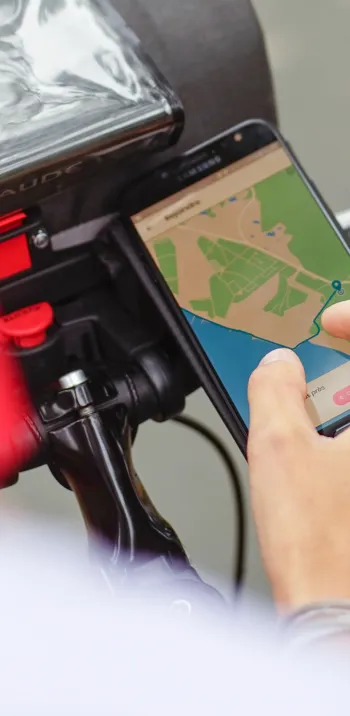 hd_17_carte-sur-smartphone_la-velodyssee_aurelie-stapf_48945708388_o.jpg