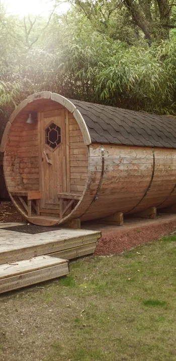 La Vélodyssée_hebergement-insolite_Lodge-du-Lac_©LaVelodyssee-Aurelie-Stapf.jpg