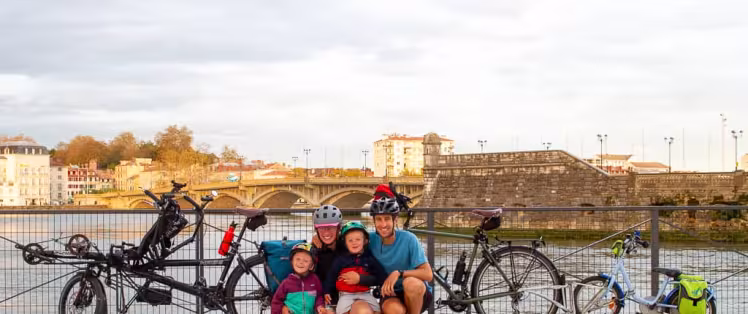 photo famille bayonne.jpg