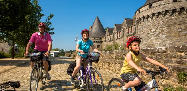 La Vélodyssée devant le château de Josselin