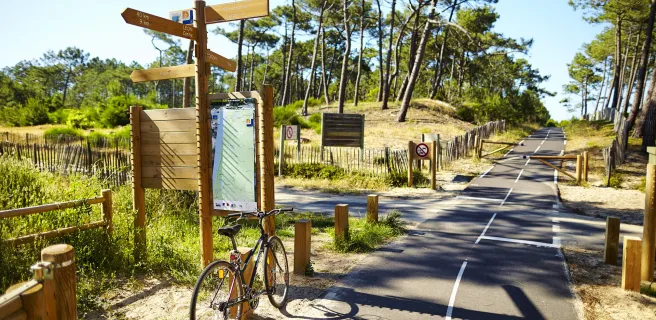 Panneau de signalétique sur la Vélodyssée - Forêt des Landes
