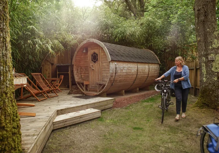 La Vélodyssée_hebergement-insolite_Lodge-du-Lac_©LaVelodyssee-Aurelie-Stapf.jpg