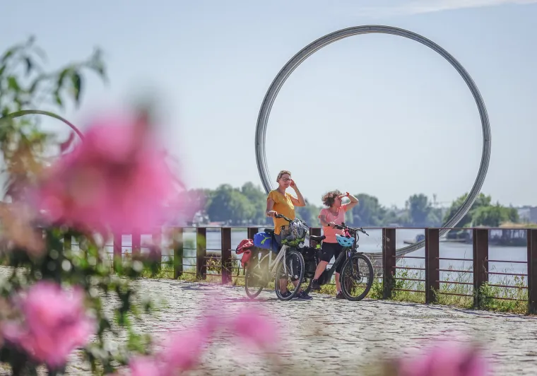 Nantes et ses Anneaux de Buren & Bouchain sur le quai des Antilles