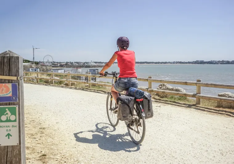 femme en solo sur la vélodyssée