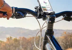 ICI Toilettes application and a bike