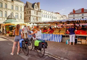 marché de La Rochelle avec cyclistes