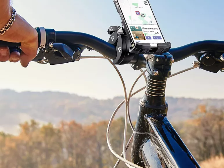 ICI Toilettes application and a bike